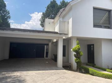 Casa · 2 Recámaras · 4 Estacionamientos · Casa U Oficina en Renta con Excelente Ubicación