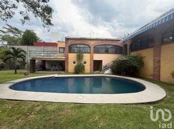 Casa · 265m² · 3 Recámaras · 2 Estacionamientos · Casa en Venta Dentro de Fraccionamiento Brisas