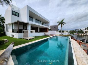 Casa · 1050m² · 5 Recámaras · 10 Estacionamientos · Casa en Venta, 5 Recámaras, Jacuzzi, Amueblada/equipada, Domotizada,,residencial Puerto Cancún.