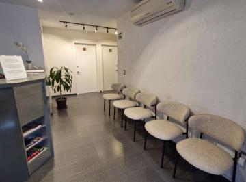 Oficina , Guadalajara · Consultorio en Renta en Planta Baja con Baño Privado Contra Esquina del Hospital Ángeles del Carmen