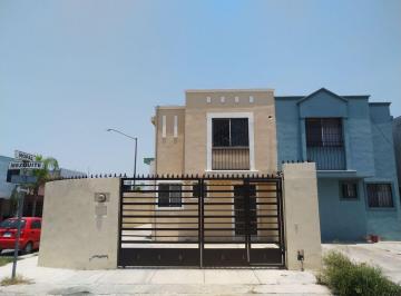 Casa · 120m² · 3 Recámaras · 2 Estacionamientos · Casa en Renta Hacienda Las Yucas, Apodaca, N. L.