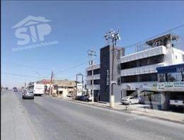 Local comercial · 95m² · 2 Estacionamientos · Local en Renta en Isidro Lopez Antes del Colegio La Paz