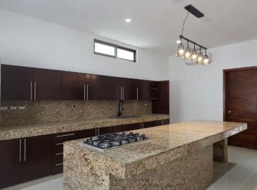 Casa de 4 habitaciones, Benito Juárez · Amplia Casa en Renta en Residencial Cumbres Cancún