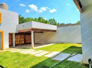 Casa de 3 habitaciones, Tlalixtac de Cabrera · Se Vende o Renta Casa con Amplio Jardin en Tlalixtac de Cabrera, Oaxaca