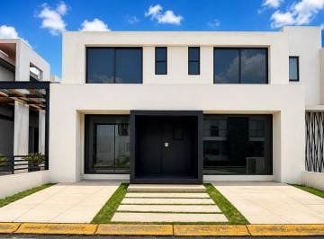 Casa en condominio · 225m² · 3 Recámaras · 2 Estacionamientos · Casa en Condominio en Ex Hacienda San José