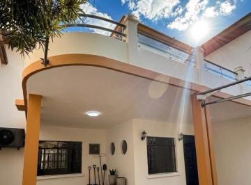 Casa · 2000m² · 4 Recámaras · 6 Estacionamientos · Casa - Linares Centro