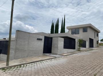 Casa · 437m² · 3 Recámaras · 2 Estacionamientos · Casa en Venta Villas de Irapuato - (4)