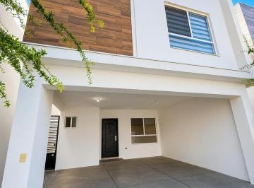 Casa · 155m² · 3 Recámaras · 2 Estacionamientos · Casa en Lux Residencial Dominio Cumbres