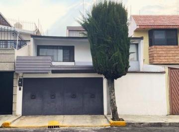 Casa de 3 habitaciones, Coyoacán · Espectacular Casa en Desniveles en Paseos de Taxqueña – Seguridad y Excelente Ubicación.