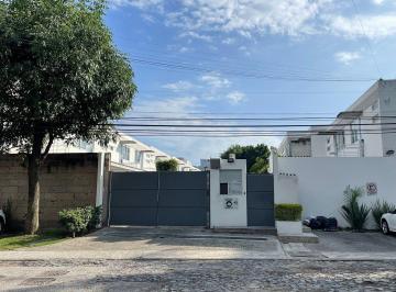 Casa de 4 habitaciones, Zapopan · Casa en Venta en Coto Privado en Ciudad Granja, Zapopan – Seguridad, Plusvalía