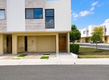 Casa en condominio · 166m² · 3 Recámaras · 2 Estacionamientos · Casa en Condominio - Residencial El Refugio