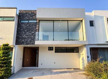 Casa en condominio · 272m² · 4 Recámaras · 2 Estacionamientos · Venta de Casa en Valle Imperial Coto Maples I #47 Recam Pb.
