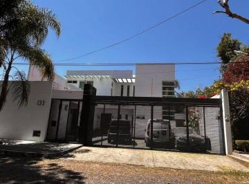 Casa · 557m² · 4 Recámaras · 3 Estacionamientos · Residencia Las Fuentes con Alberca
