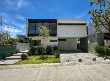 Casa en condominio · 415m² · 5 Recámaras · 5 Estacionamientos · Casa en Venta a Estrenar en Reserva Real