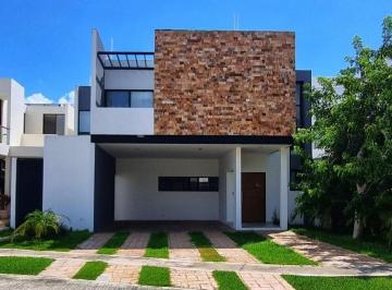 Casa · 300m² · 3 Recámaras · 4 Estacionamientos · Casa en Venta en Privada en Cholul en Mérida Yucatán.