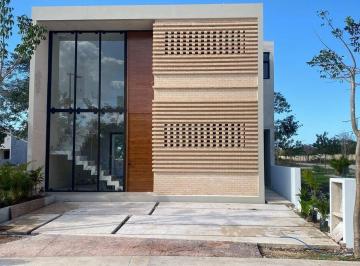 Casa · 237m² · 4 Recámaras · 2 Estacionamientos · Casa en Venta en Altozano, Mérida Yucatán