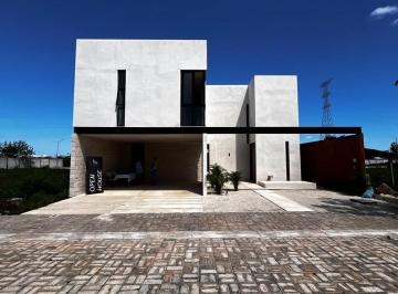 Casa · 305m² · 4 Recámaras · 4 Estacionamientos · Casa en Temozón Norte