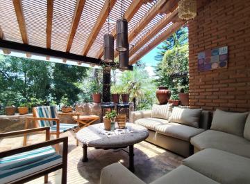 Casa en condominio · 390m² · 5 Recámaras · 2 Estacionamientos · Casa en Renta en Condominio en Avándaro, Cerca de Fresko