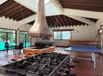 Casa en condominio · 390m² · 5 Recámaras · 2 Estacionamientos · Casa en Renta con Alberca y Cancha de Tenis en Condominio en Avándaro