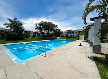 1 · Casa en Venta con Alberca en Vista Santa Fe de Xochitepec, Morelos