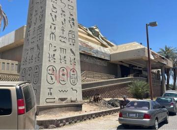 N/A · Se Vende Edificio en Forma de Piramide Que Nos Recuerda La Ciudad del Cairo Cerca de Puente Internac