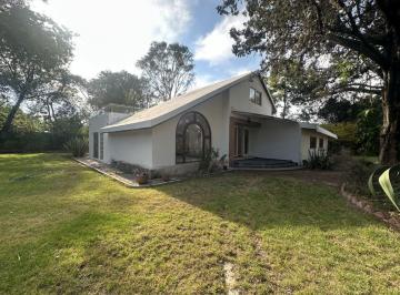 N/A · Residencia en Privada con Extenso Terreno