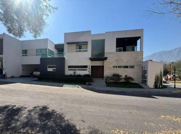 Casa · 359m² · 3 Recámaras · 2 Estacionamientos · Casa en Venta en Valle de Cristal, Monterrey, Nuevo León
