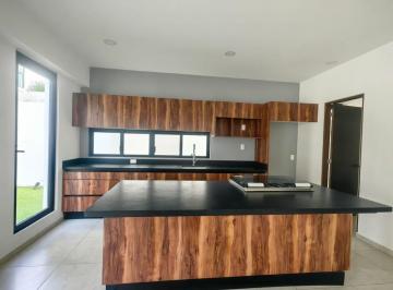 Casa · 285m² · 4 Recámaras · 3 Estacionamientos · Casa en Renta, 4 Recámaras Una en Planta Baja, Piscina, Av Huayacán, Aqua By Cumbres, Cancún
