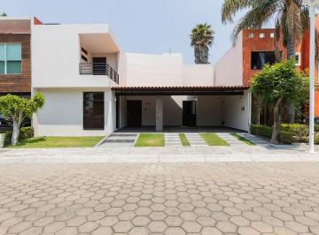 Casa · 242m² · 3 Recámaras · 2 Estacionamientos · Casa en Venta Residencial Quetzalcoatl, Recta a Cholula, Puebla