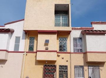 Casa · 180m² · 4 Recámaras · 1 Estacionamiento · Casa Venta Fraccionamiento Real Verona Tecamac 180 m²
