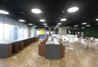 Oficina · 2368m² · 79 Estacionamientos · Oficina Renta Plug