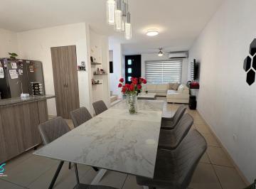Casa de 3 habitaciones, Cancún · Casa en Jardines del Sur 4, 3 Recámaras, 2 Niveles, Excelente Ubicación en Cancún