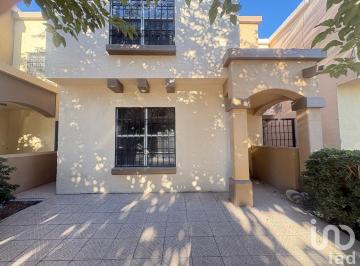 Casa · 86m² · 3 Recámaras · 2 Estacionamientos · Casa en Venta Frac Villa Solares