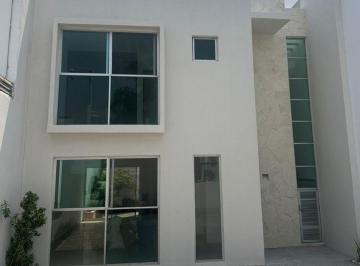 Casa en condominio · 137m² · 3 Recámaras · 2 Estacionamientos · Casa en Venta en Lomas del Refugio