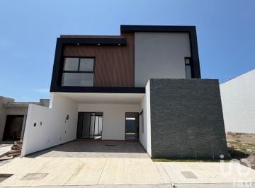 Casa · 220m² · 4 Recámaras · 2 Estacionamientos · Casa en Venta en Fracc Lomas de La Rioja, Alvarado, Veracruz