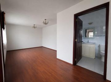Casa · 230m² · 4 Recámaras · 2 Estacionamientos · Casa en Venta en Metepec