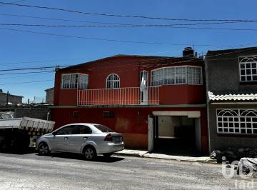 Casa · 230m² · 6 Recámaras · 2 Estacionamientos · Casa en Venta en Jardines de Chalco, Estado de México.