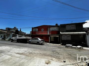 Casa · 230m² · 6 Recámaras · 2 Estacionamientos · Casa en Venta en Jardines de Chalco, Estado de México.