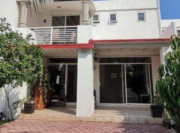 Casa · 250m² · 3 Recámaras · 2 Estacionamientos · Venta de Casa en Lomas de Cuernavaca