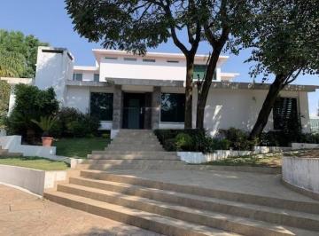 Casa · 671m² · 5 Recámaras · 8 Estacionamientos · Venta de Casas en Rancho Cortes, Cuernavaca