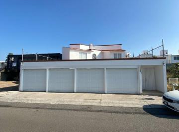 Casa · 378m² · 4 Recámaras · 4 Estacionamientos · Casa