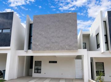 Casa · 165m² · 3 Recámaras · 2 Estacionamientos · Casa en Venta en Alcazares