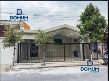Casa · 350m² · 3 Recámaras · 2 Estacionamientos · Venta Casa en Cumbres 4 Sec