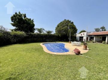 Casa · 307m² · 3 Recámaras · 5 Estacionamientos · Casa de 1 Nivel Amueblada con Alberca en Rancho Tetela Zona Norte de Cuernavaca