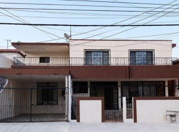 Casa de 7 habitaciones, Monterrey · Casa en Venta en Cumbres 1er Sector, Monterrey | 7 Recámaras
