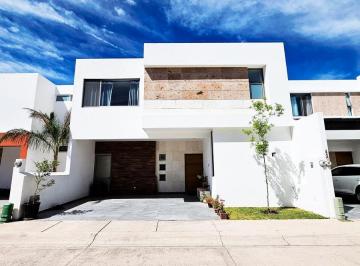 Casa · 270m² · 3 Recámaras · 2 Estacionamientos · Casa en Renta en Presa Sandovales 201 Al Norte Bi