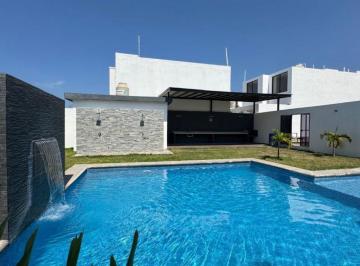 Casa de 3 habitaciones, Villa de Alvarez · Casa en Venta Coto Privado con Alberca en Villa de Álvarez Colima Seguridad 24/7