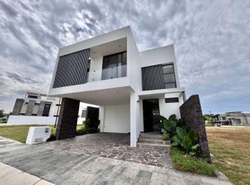 Casa de 3 habitaciones, Mazatlán · Casa en Venta a Pasos de La Playa Cerritos Mazatlan Cerca de Marina