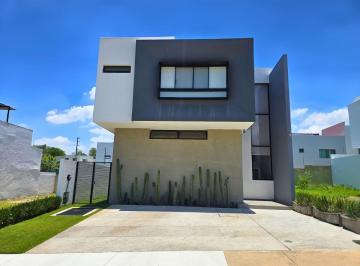 Casa de 3 habitaciones, Zapopan · Casa en Venta en Valle Imperial, Zapopan – Acabados de Lujo y Techos de Gran Altura