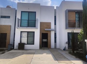 Casa · 111m² · 3 Recámaras · 2 Estacionamientos · Casa en Venta en Los Lagos